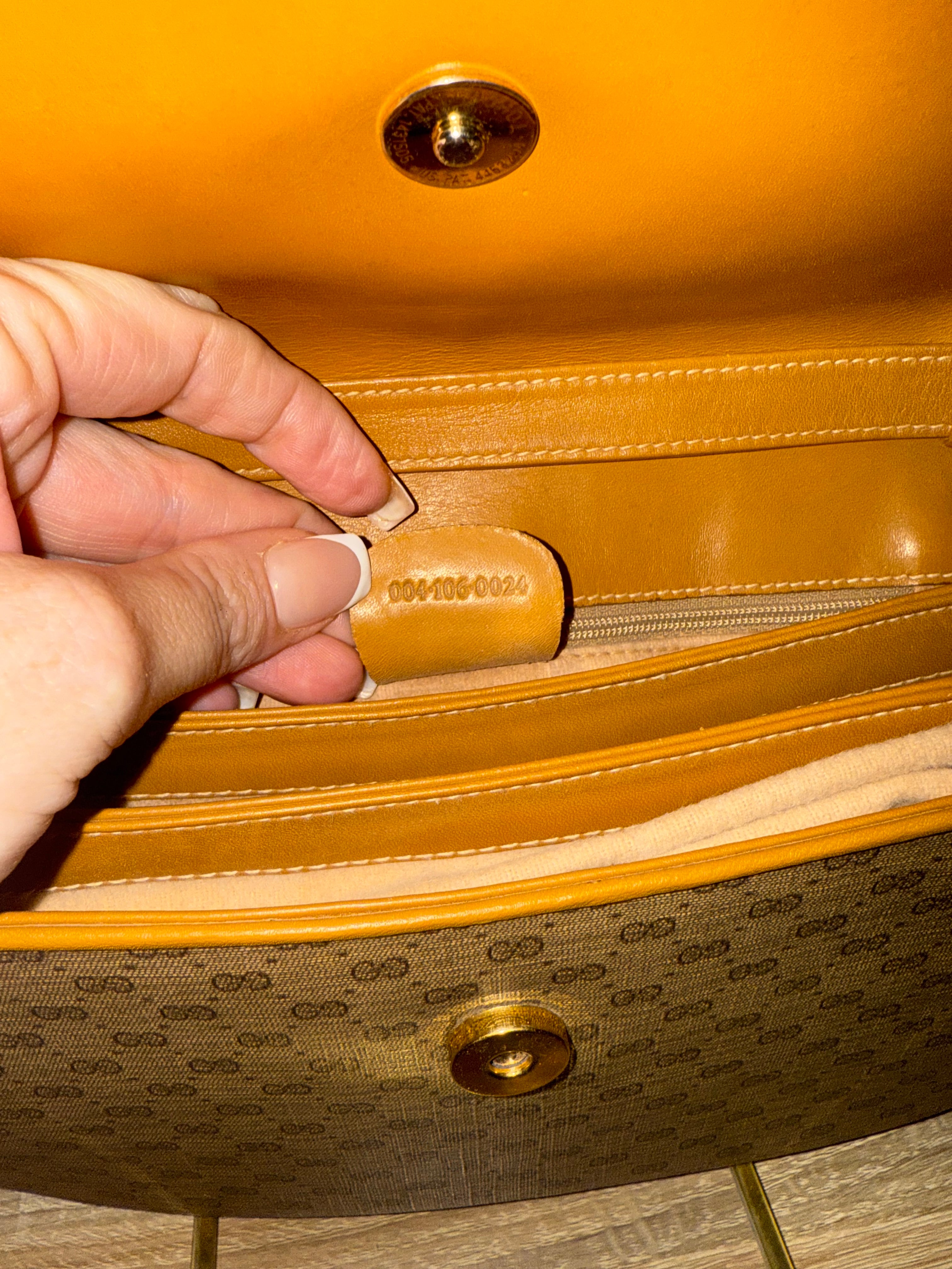 Authentic vintage Gucci shoulder bag